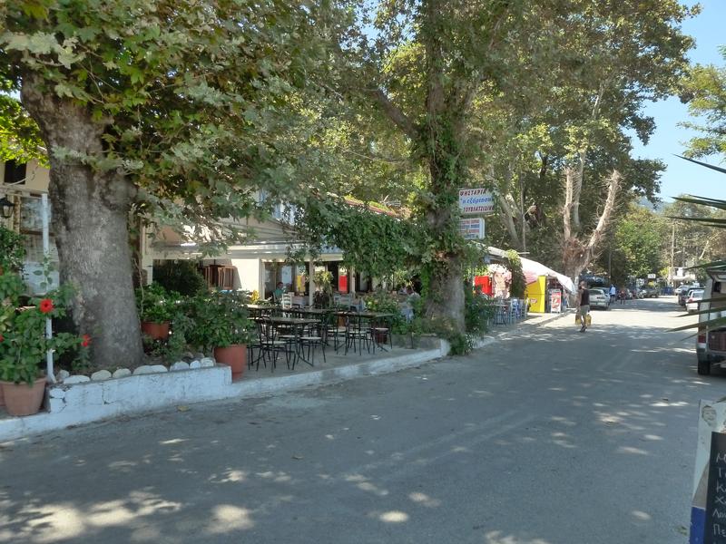 The main street of Chorefto