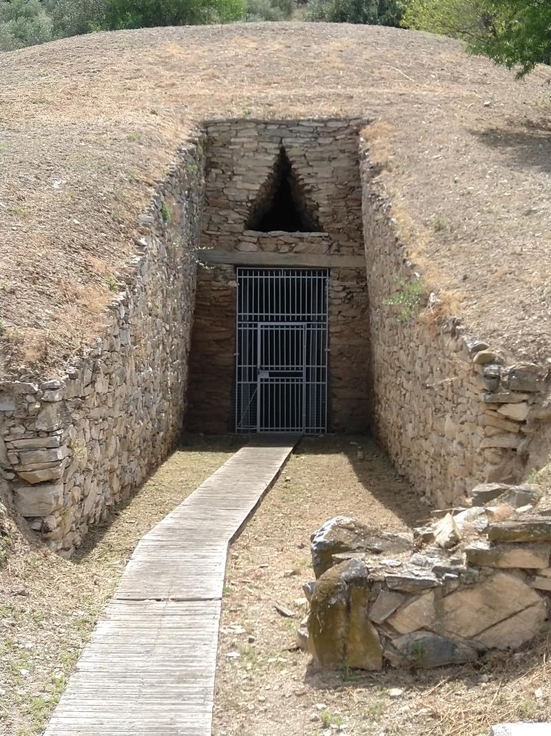 Vaulted tomb in the Neolithic settlement